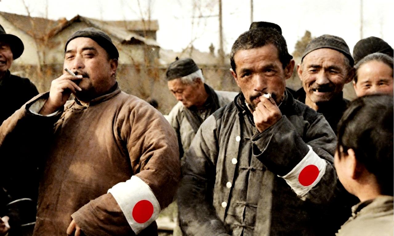 这个戴着瓜皮帽，胳臂上缠着膏药标，叼着香烟的肥肠满肚的男子是当年罪大恶极的天津恶