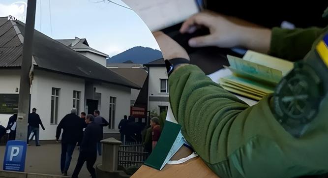 利沃夫彻底闹翻天！老百姓忍够强制征兵的欺压，直接围堵征兵车辆拳脚相向！之前征兵人