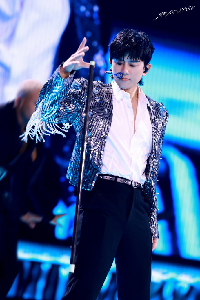 张杰列车即将停靠成都谁懂啊家人们！JZ2026 次时空列车要到成都了，火锅香配着