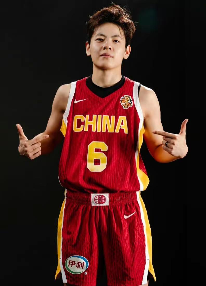 杨舒予你太帅啦！！！从做队长的质疑，到昨天的每次上篮得分，末节终场前3秒突破上篮