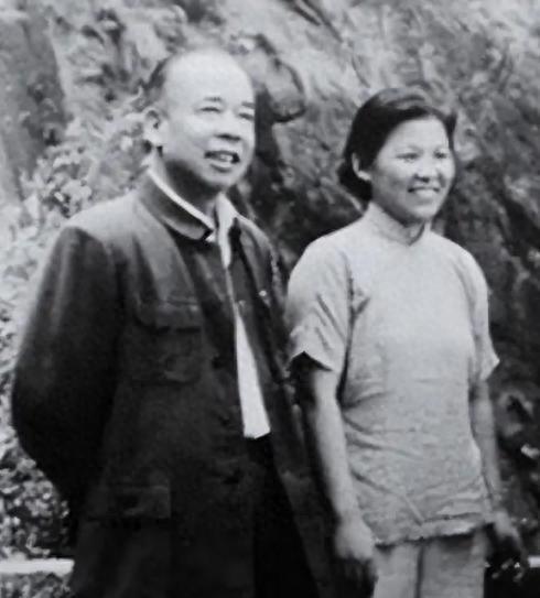 薄一波之妻胡明对水静说：别给杨尚奎当秘书了，水：跟你说个真相
一九六一年九月的南