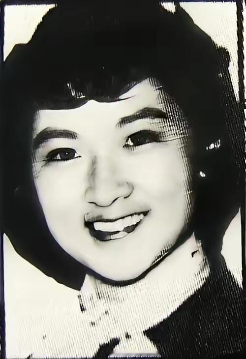 58岁郑念拒绝出狱：我要一个道歉，却被粗鲁扔出监狱
 
1973年，58岁的郑念