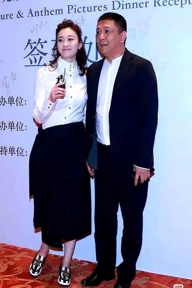 结婚11年，50岁的李小冉活成了很多人羡慕的样子。

她和丈夫徐佳宁早就达成共识