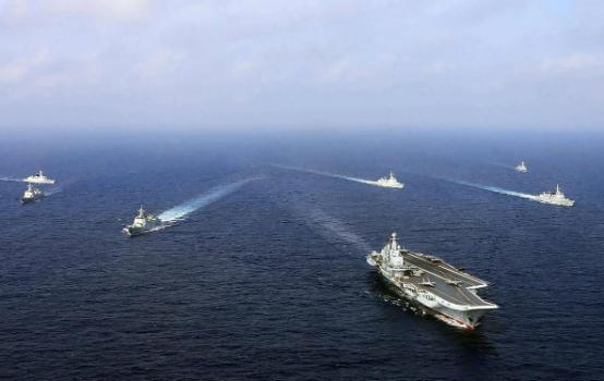 这轮南海博弈里，最值得警惕的角色，其实是日本。
两个细节暴露了它的心思。第一个是