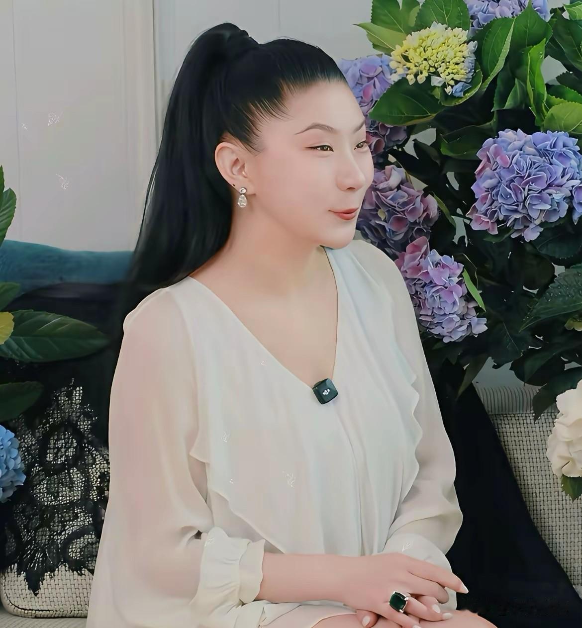 谢贤送了套房，反倒把她害了？

说实话，谢贤对CoCo真没话说。上海一套房，金条