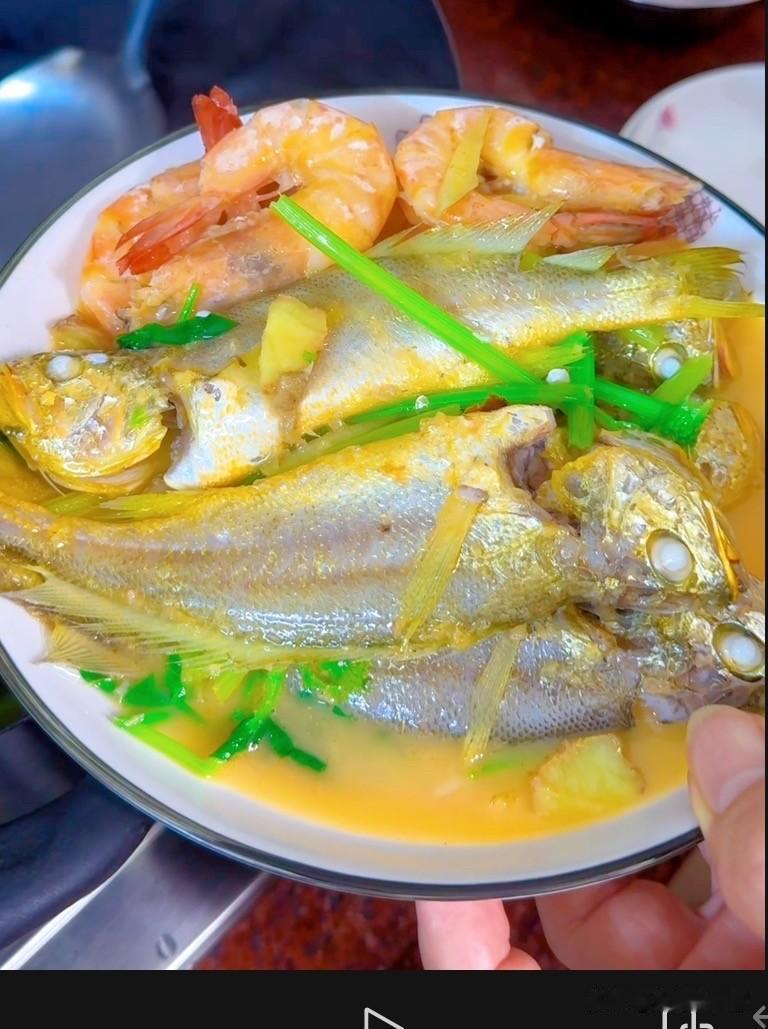 在潮汕的餐桌，浅海野生黄花鱼从来都是“硬菜担当”。这份偏爱，不仅源于它肉质细嫩、
