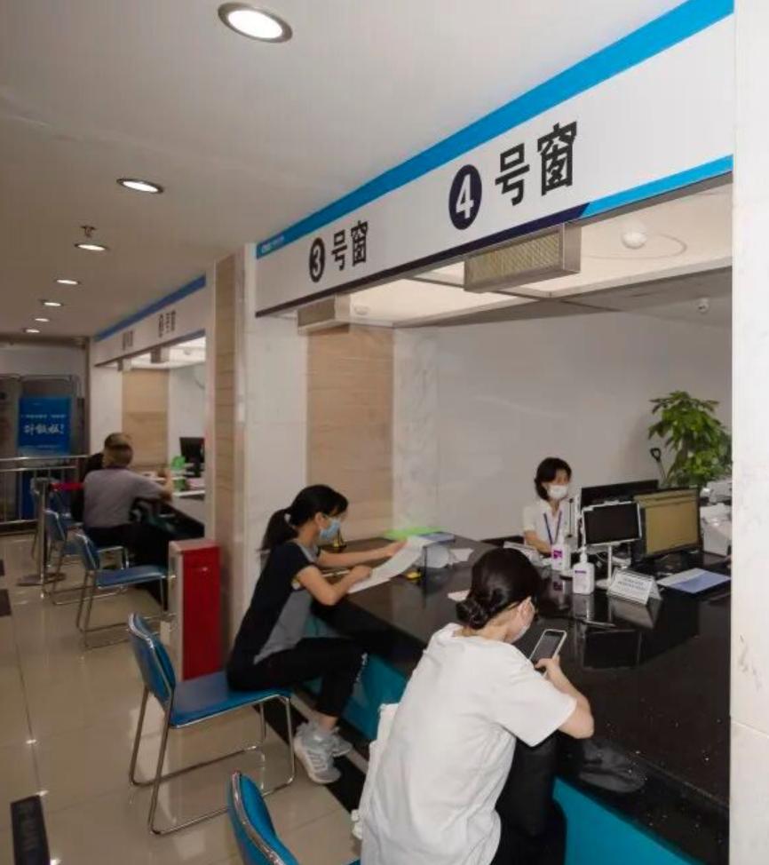 刷新下限！保姆上门第一天，病人离世，家属直接狮子大开口要130万🤬
这事，越看