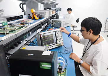 【 ，“中国用20年超美，我也行”】香港英文媒体《南华早报》11月19日刊文称，