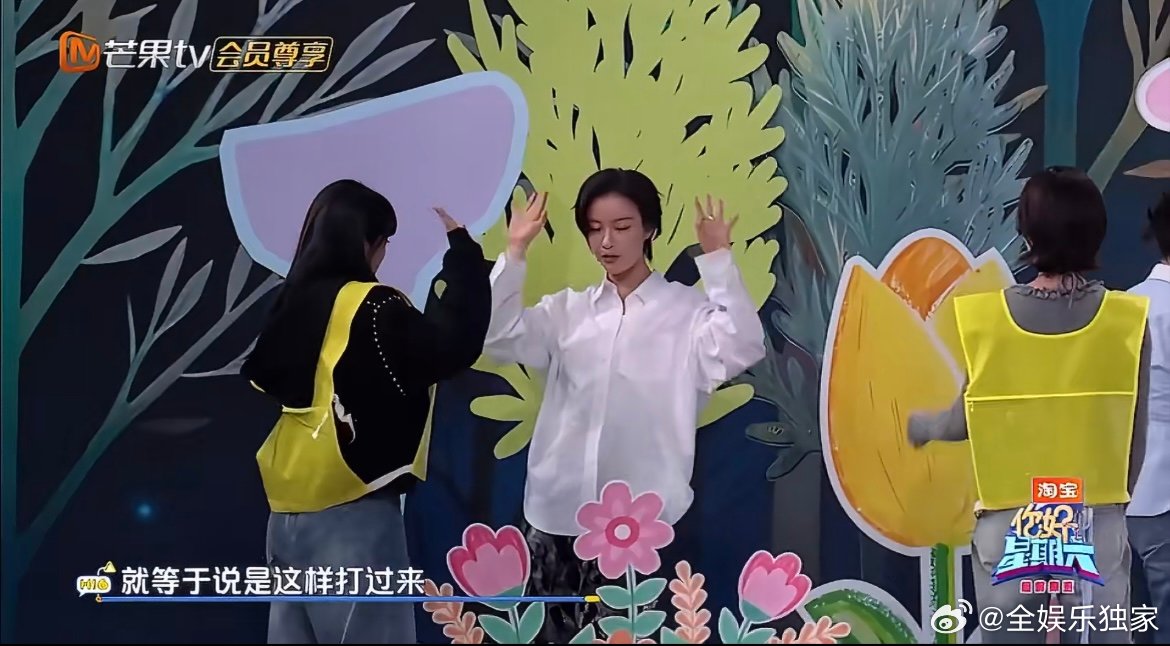 倪妮每一个动作都在撩被倪妮跳舞拿捏住了 舞台氛围感直接封神，灵动又魅惑的舞姿，让