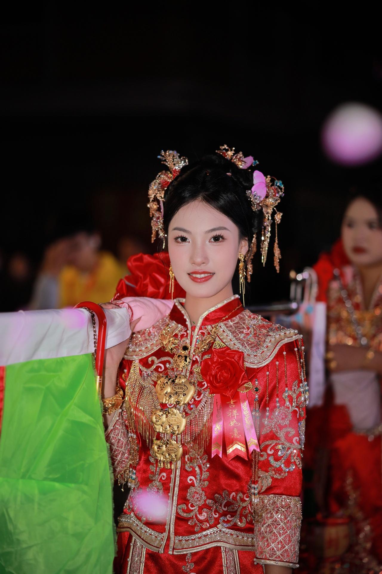 标旗美女谷饶