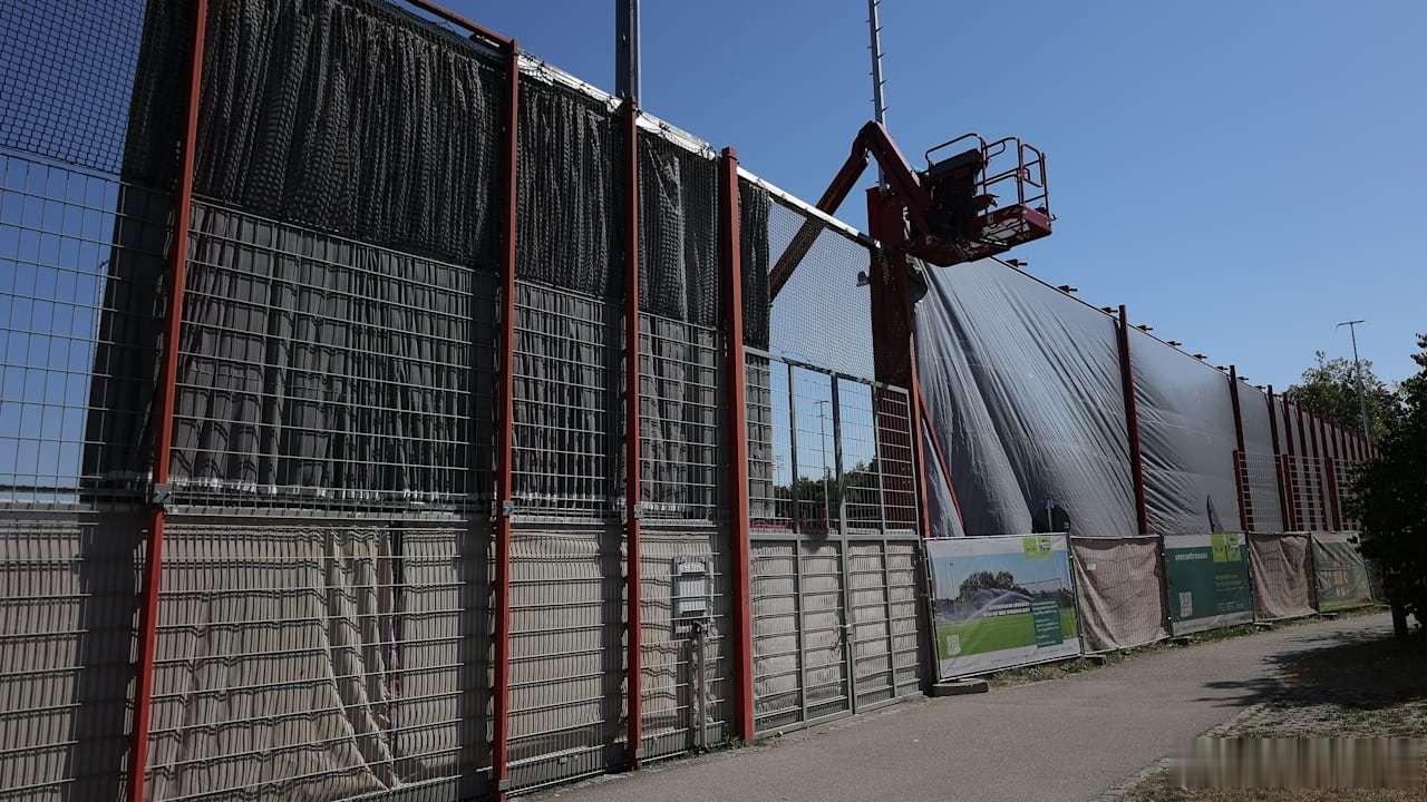 现在想想，在香港空调球场看一场拜仁训练，之后球员教练还如此亲民近距离接触，是多么