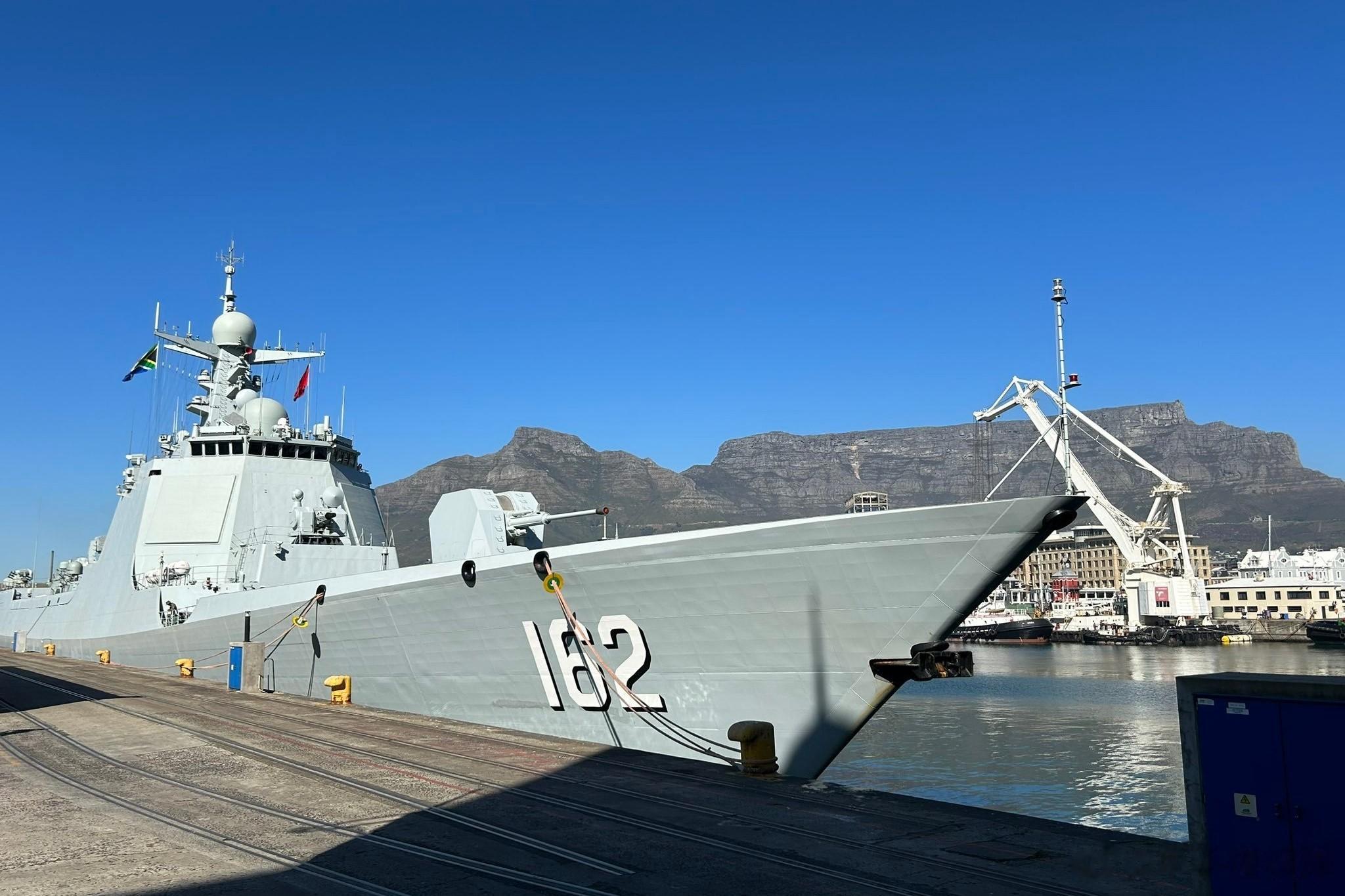 海军第43批护航编队对非洲的访问还在继续，在结束对西非五国的访问后，今天（7月2