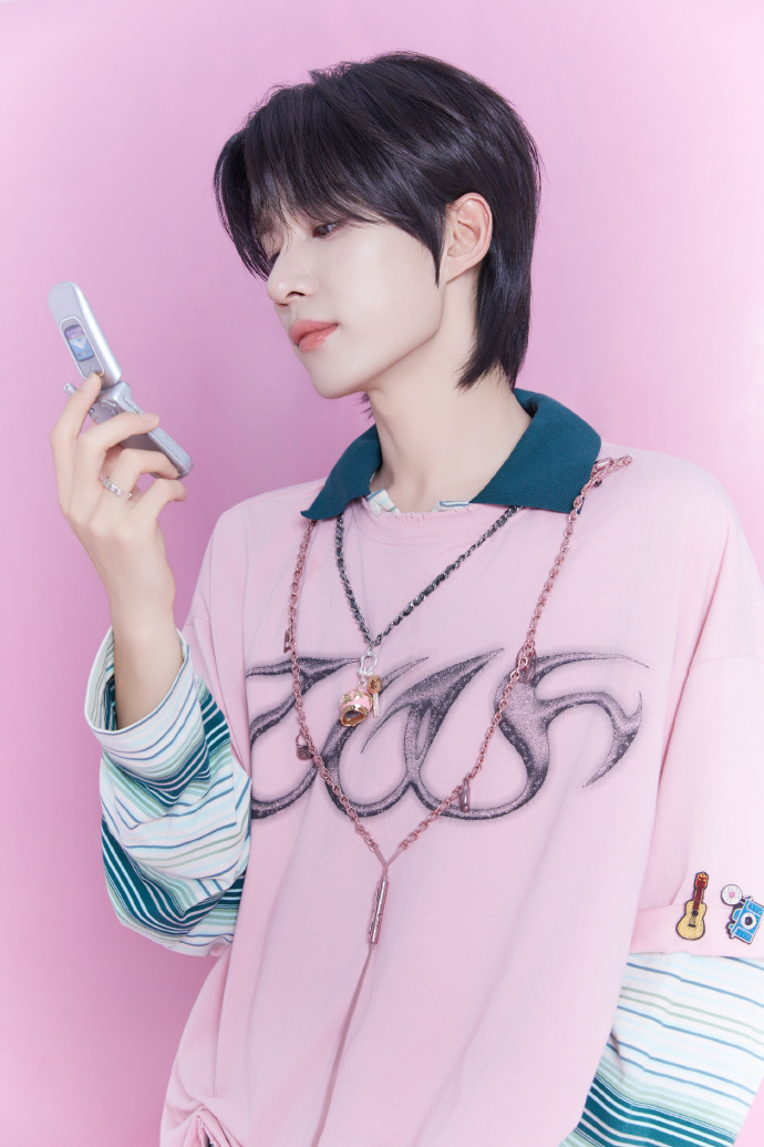 卓沅完全唱跳甜豆来的卓沅好六舞台《青春修炼手册》太有少年感，唱跳全程在线。笑容温