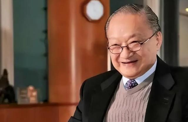 1963年，金庸嘲讽中国造原子弹：有这钱不如多做几条裤子穿，陈毅知道后，他的回复