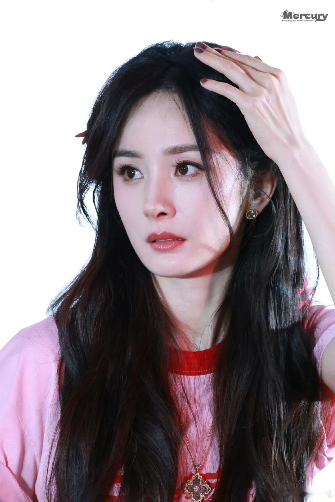 杨幂让C梦回夏晚晴了.. ​​​