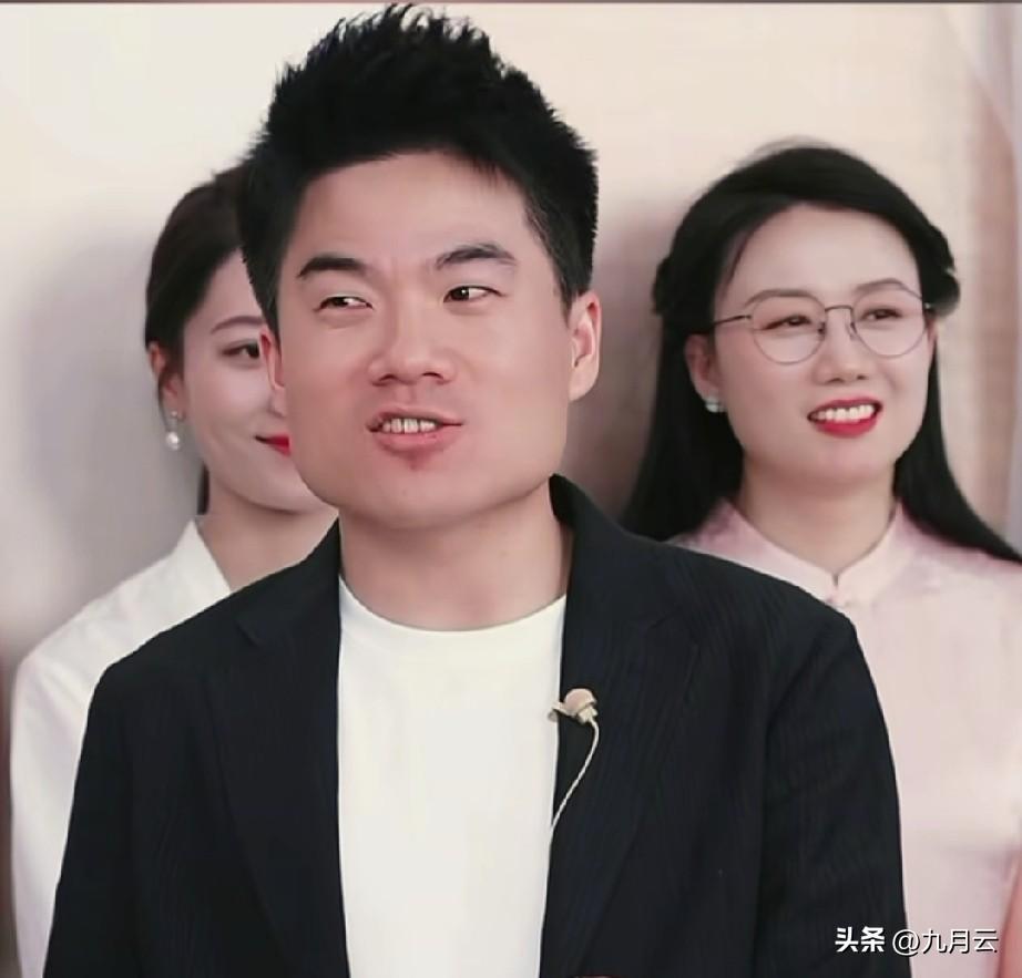 董宇辉从出圈以来，有一个特殊的技能，通过调侃一个人，让朋友们记住。前公司就因此让