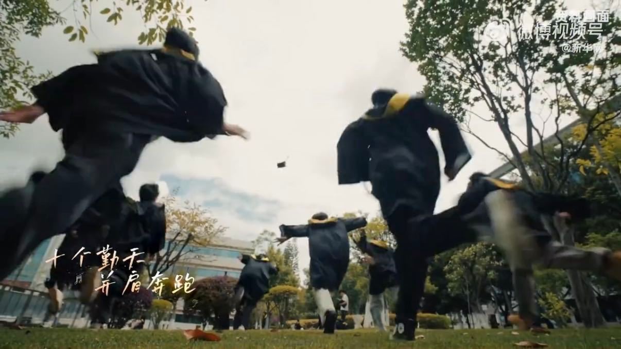 十个勤天不说再见祝福毕业生 以此为序，开启新篇。愿毕业生们带着所学与勇气，乘风破