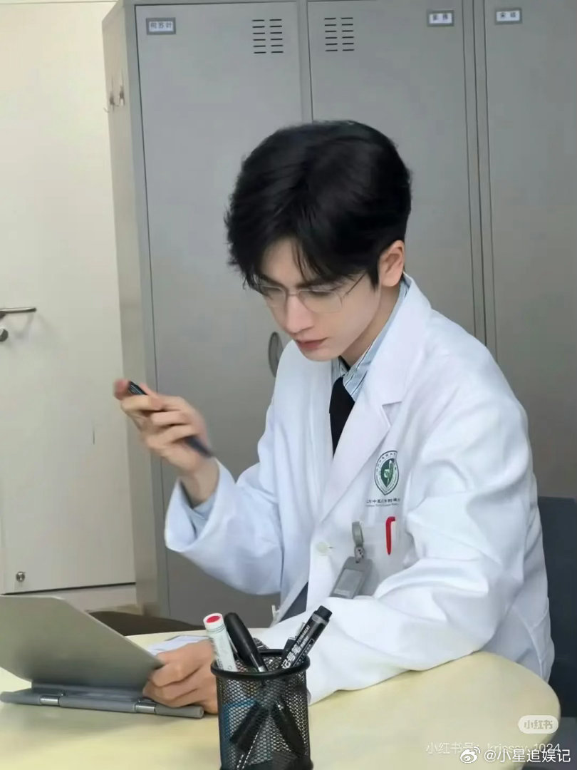 张凌赫最适合演的角色出来了，那就是书生 