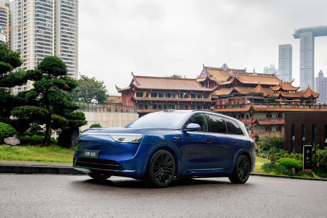 多数新能源汽车车型只敢靠宣传堆噱头，却不敢拉去真实场景实测，而问界M8却是直接用