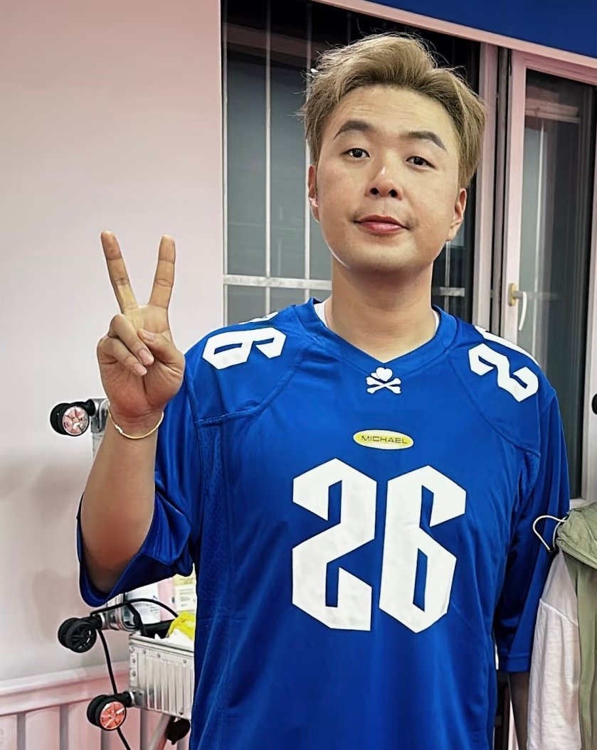 杜海涛 我长得帅这事传出去没 杜海涛跟粉丝的对话太戳笑点了！问 “我帅这事传出去