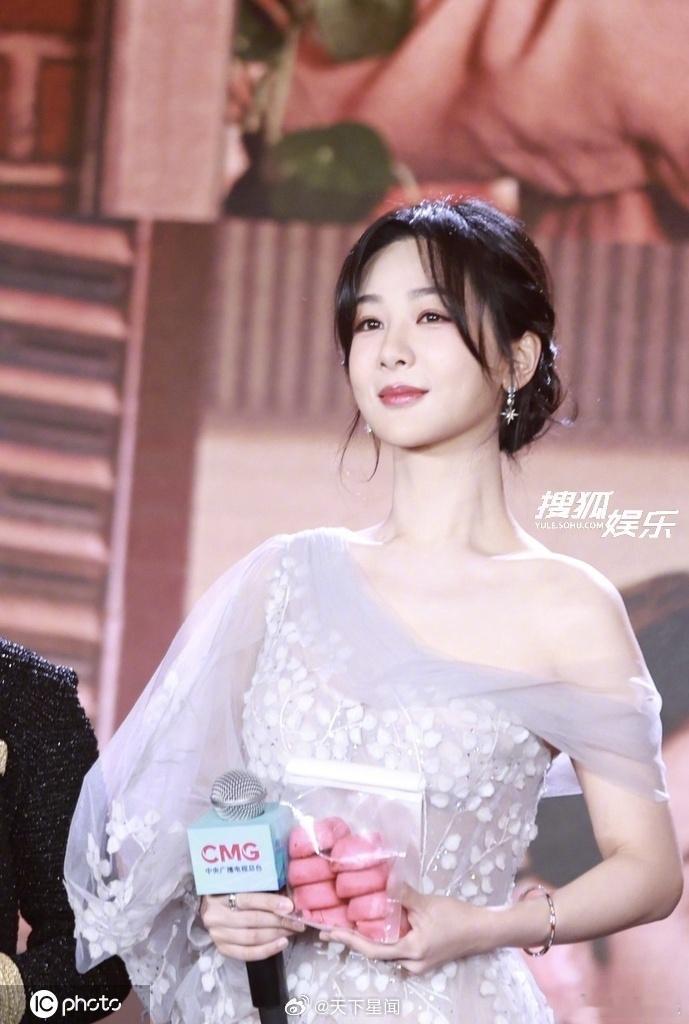 杨紫 