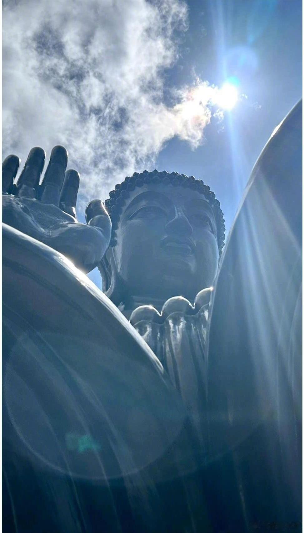佛光沐浴，护佑一生，祛晦气，无灾无病，健康好运，添福添寿🙏🙏🙏  [求关注