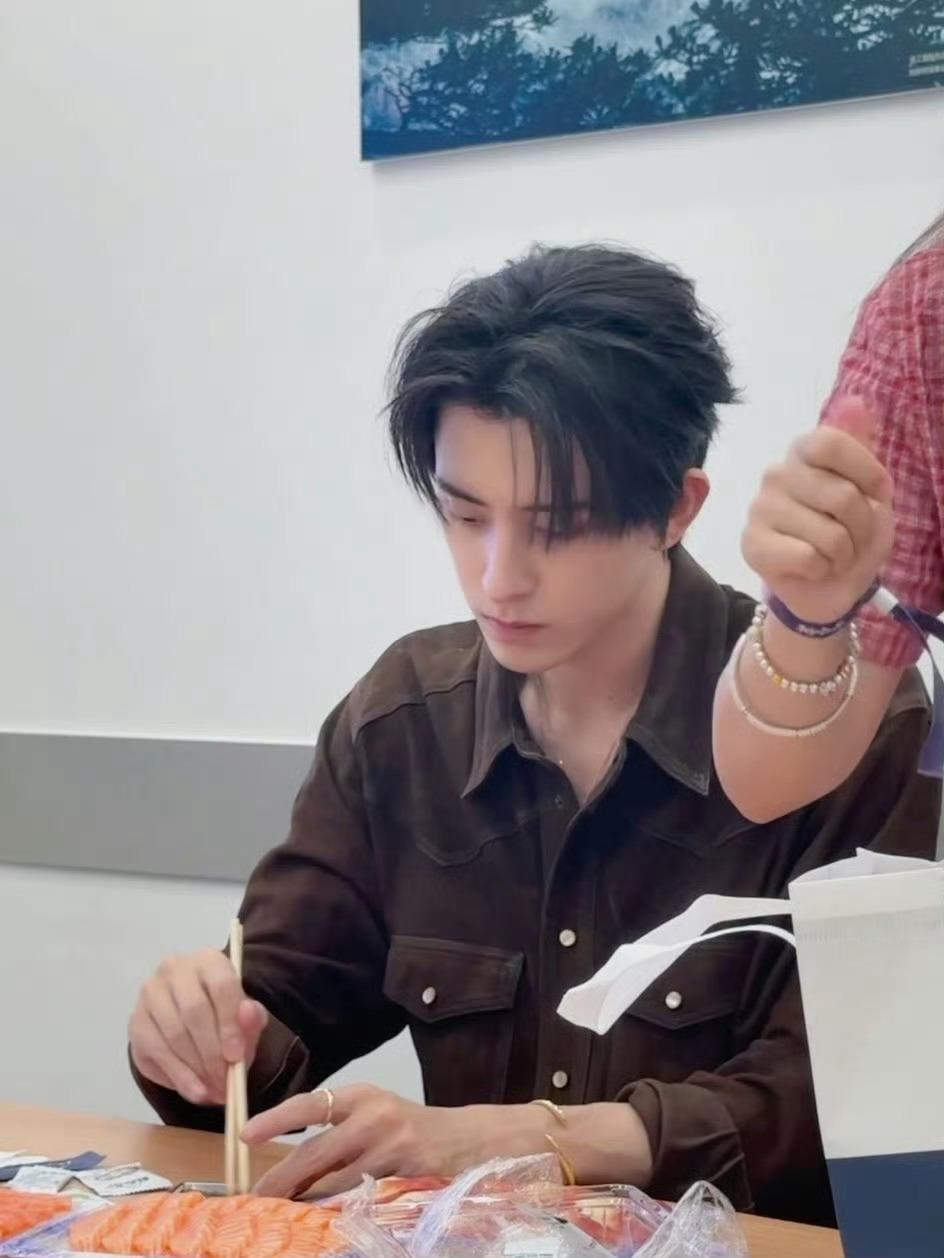 断了都是直的"——这什么钢铁直男发言！哈哈哈哈哈哈敖瑞鹏要笑死谁啊 ​​​