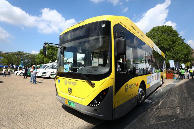 德国总理访华前的举动挺有意思。默茨访华前，德国宣布重启约30亿欧元（约244亿人