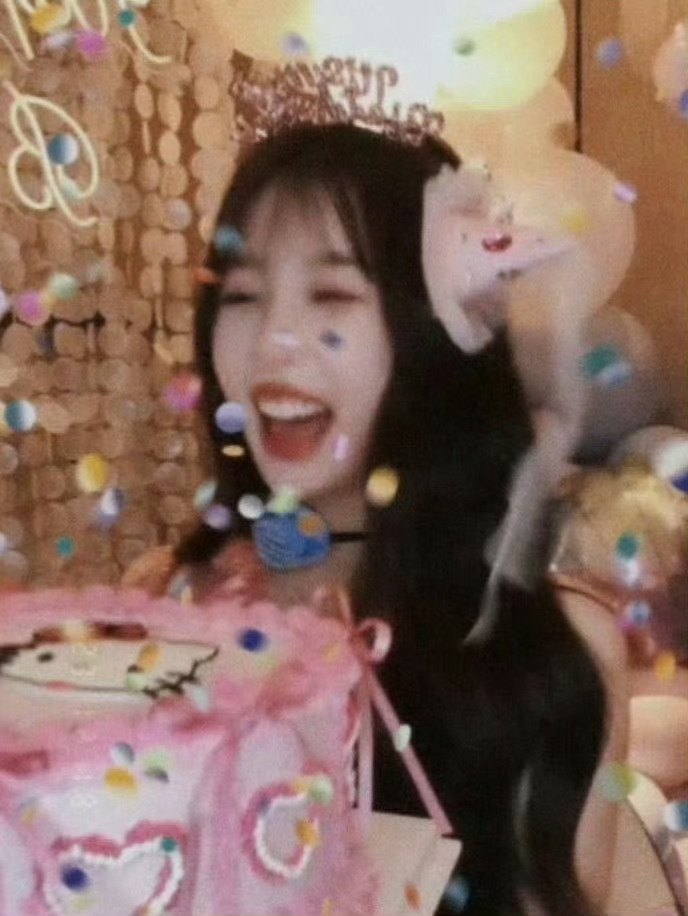 这张真的好萌🤏🏻虞书欣生日快乐❣️ 