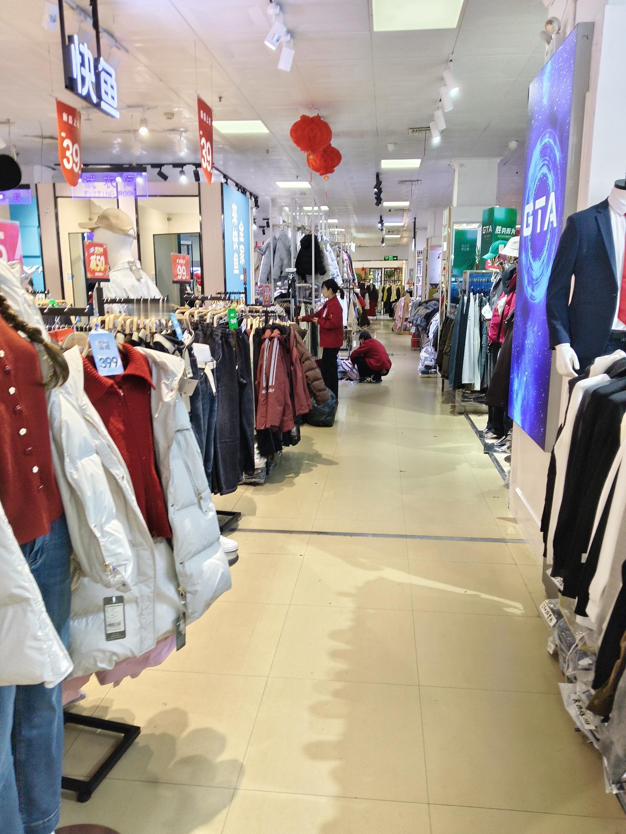 新年生活图鉴每天写一些头条，逛一逛商场。拍一些照片。实习是挺好的。可以让自己的大