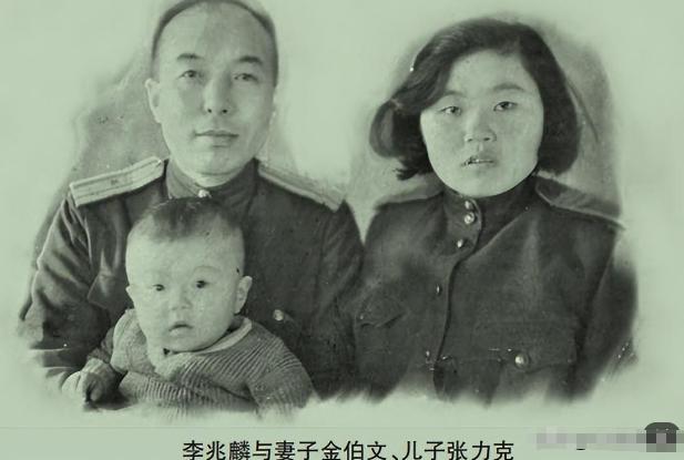 1941 年，李兆麟忍痛将尚在襁褓中的幼子留在冰天雪地的深山里，妻子当场崩溃痛哭