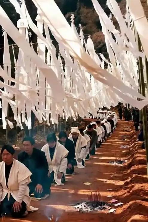 新的殡葬制度将于 2026 年 3 月 30 号执行，大概意思就是：一切从简，城