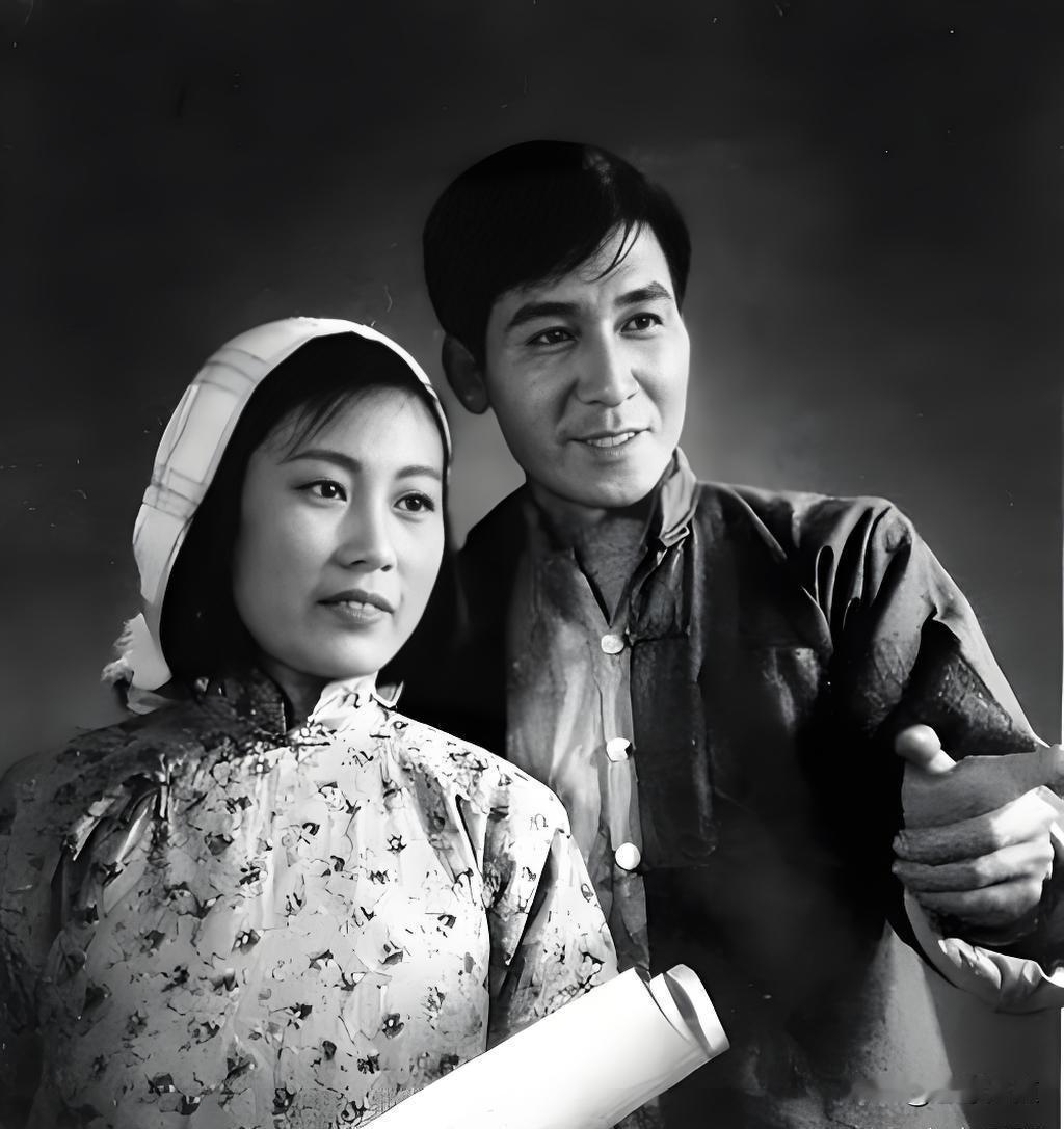 这是1958年，上海电影制片厂拍摄的影片《典型报告》中的两位演员，他俩都是上影的
