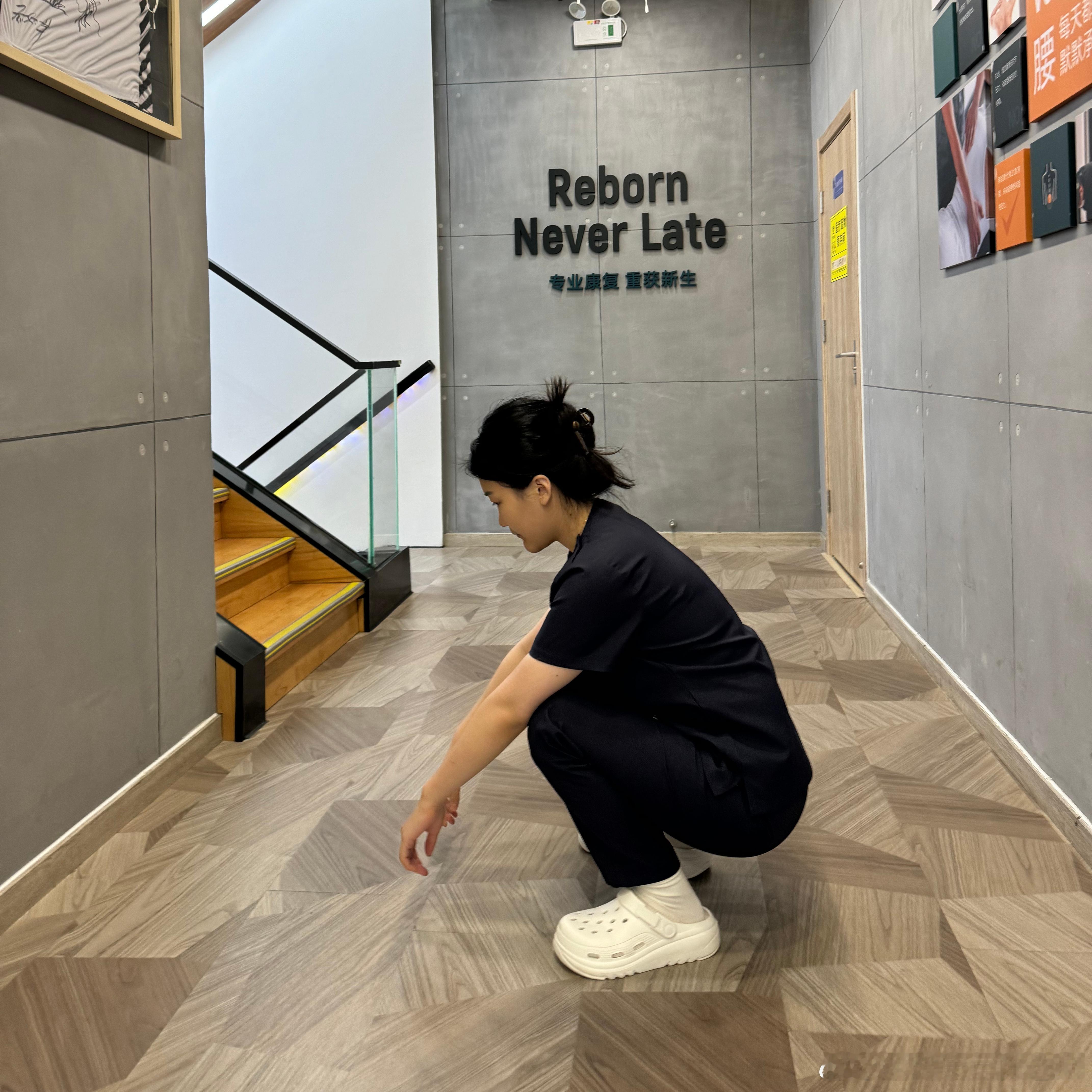 #亚洲蹲# 最近的一个实际观察——亚洲蹲之所以叫亚洲蹲，是有一定的道理的[笑cr