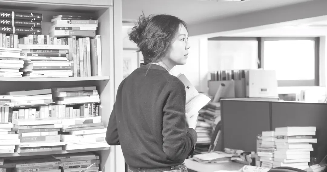 早安🌞“我爱你，我们一直爱到对方死吧。”——《之后》洪常秀（2017） 