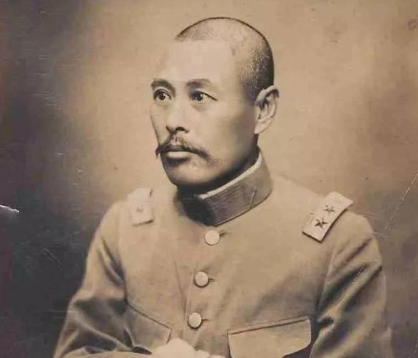 "死了的好，死了的好。"1939年底，他在北平什锦花园的寓所里，吴佩孚对秘书说了