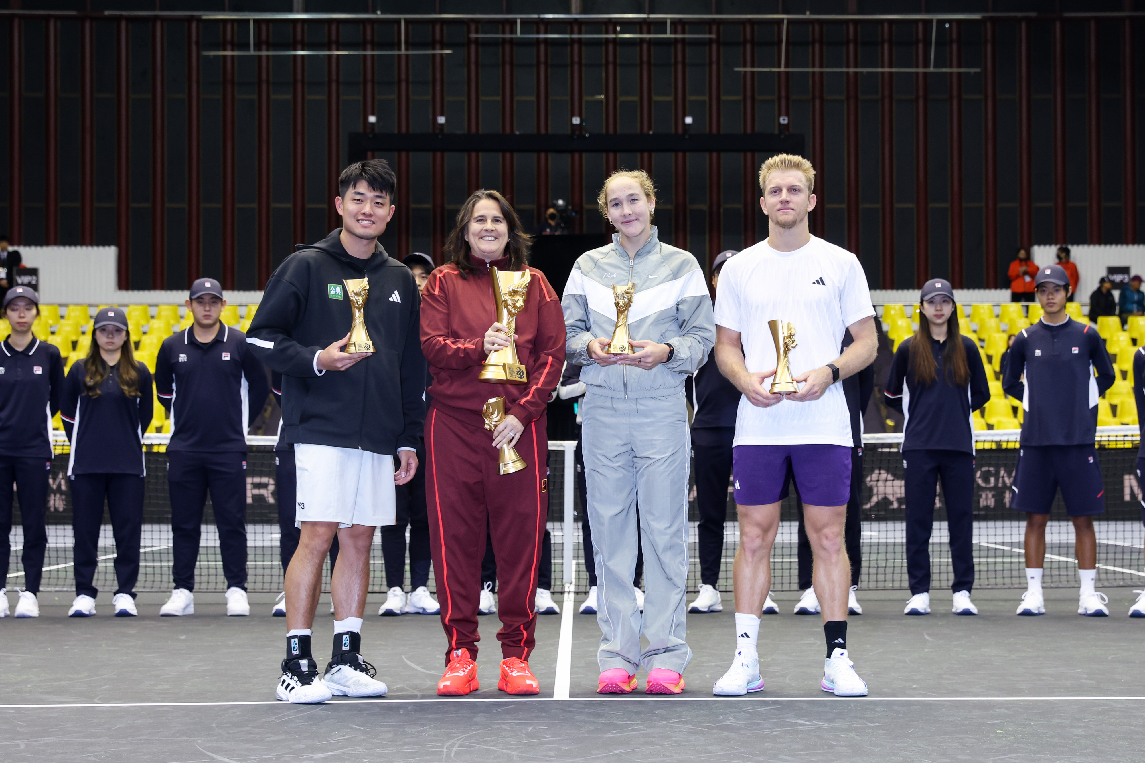 美高梅澳门网球名人赛 昨晚落幕，马丁内兹队(吴易昺、安德列娃、弗基纳)夺得冠军；