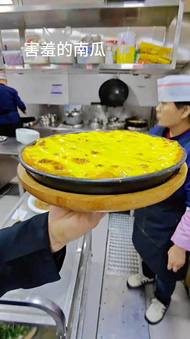 风味茄子、糖醋里脊、害羞的南瓜、鸡酱七味豆腐、奶香小紫薯、白茶香芋球、银丝挂霜汤