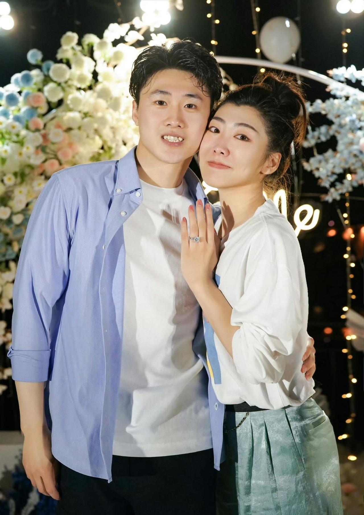 王心迪拿下中国代表团在米兰冬奥会的第四金，跟上了老婆徐梦桃的脚步。这样的神仙爱情