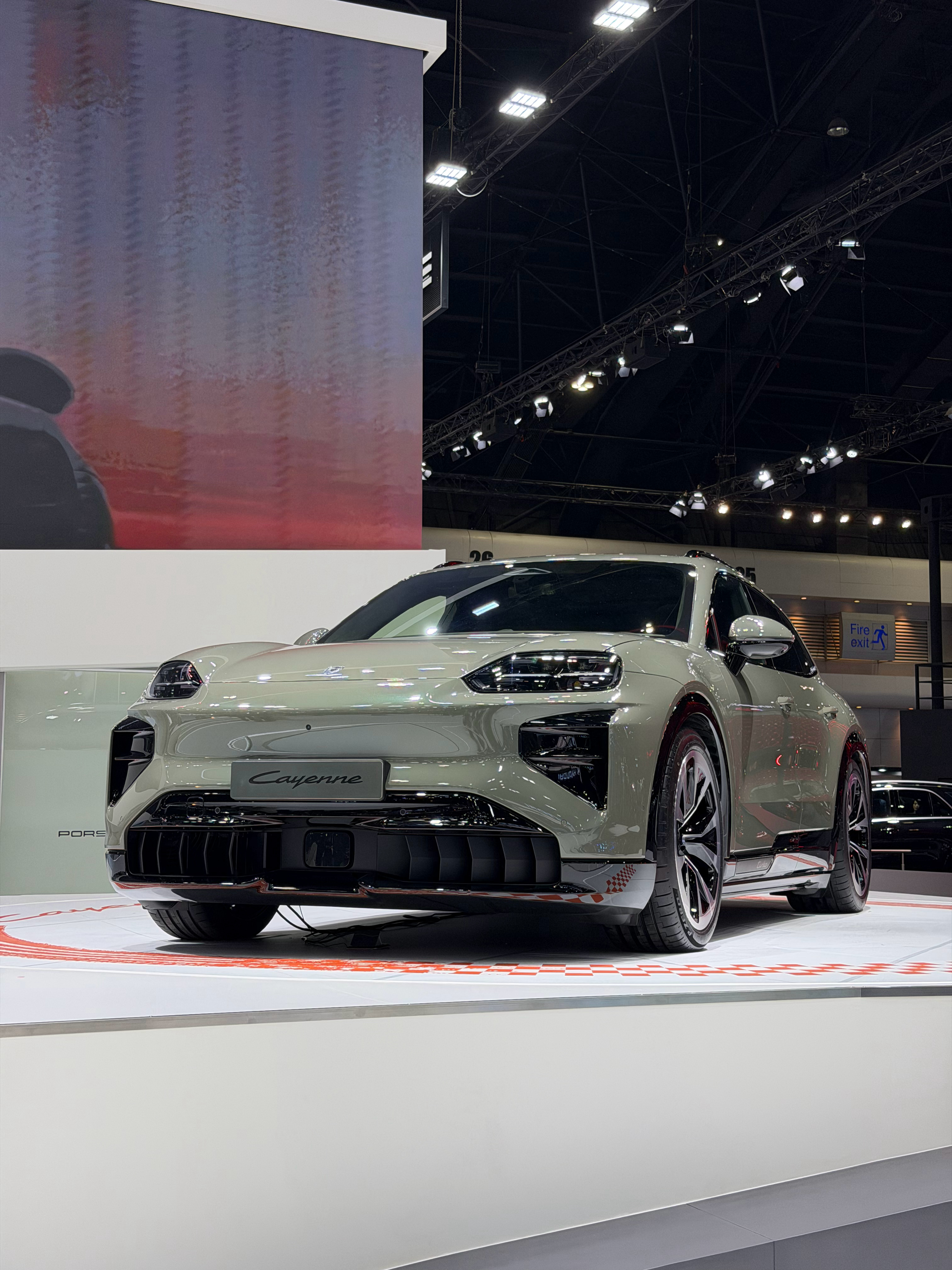 实话实说，对于日常用车而言，智能化的优先级已经高于驾驶特性。曾经的汽车，是简单的