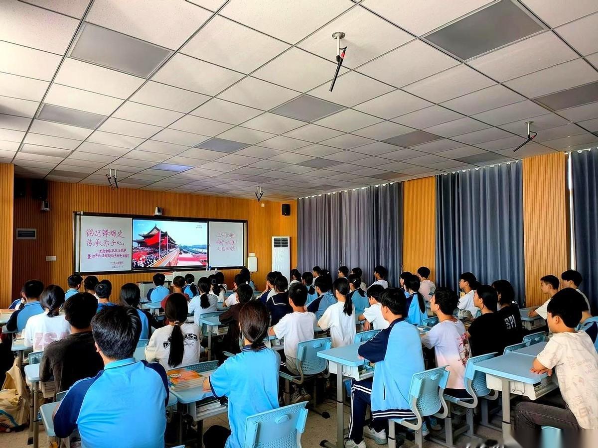 49分。
120分的数学卷子，我儿子硬生生给我考了个49分。
查分的那一瞬间，我