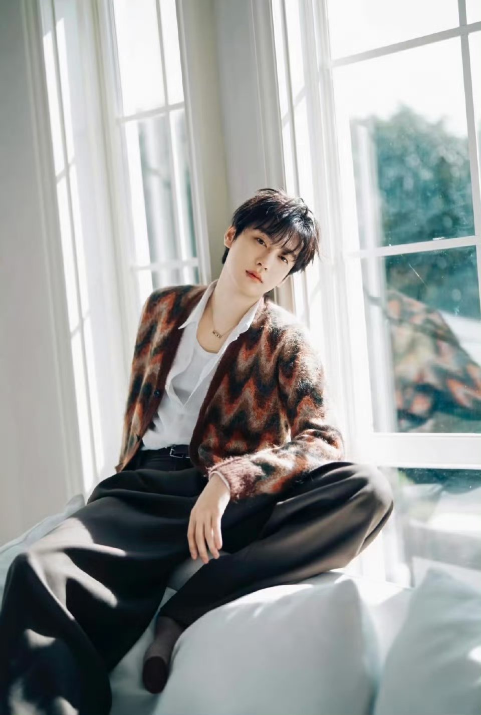 田栩宁慵懒风大片田栩宁情人节双平台营业‼️和柠檬水一起过的第一个情人节