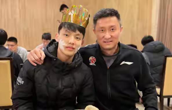 很多球迷朋友都说想看今天晚上的广东德比，看点之一就是看徐昕怎么打败杜锋。其实，广