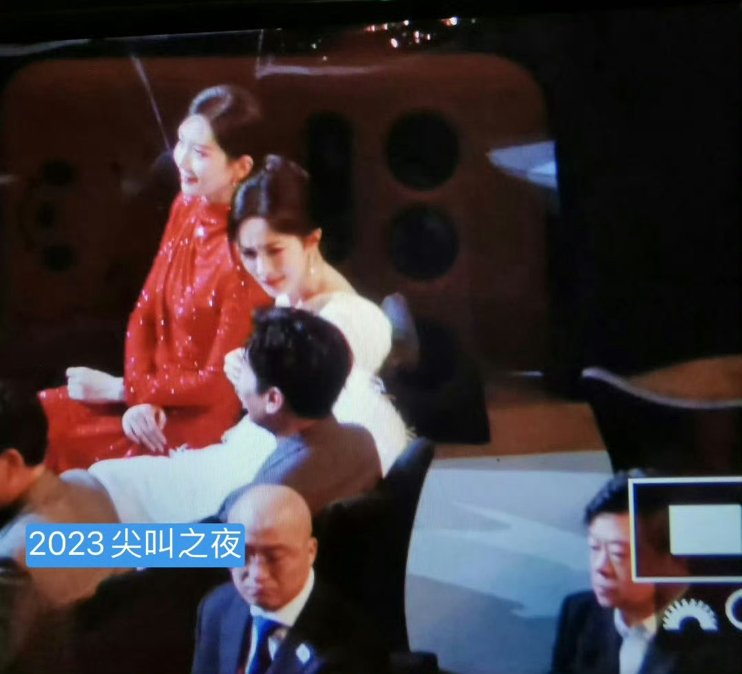 别人：争奇斗艳 杨幂：八卦进货#杨幂又听到什么了# ​​​