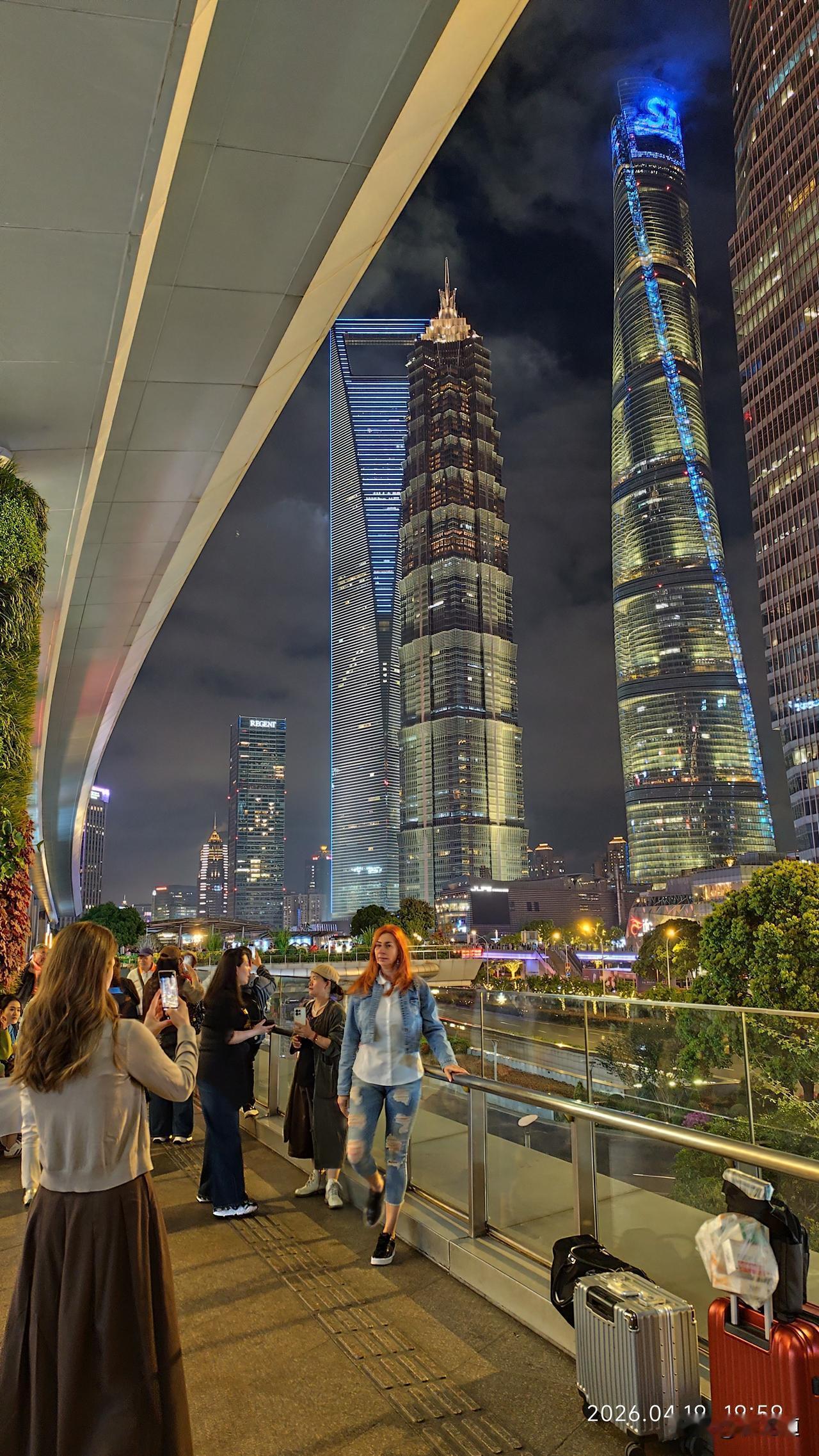 春日生活打卡季上海陆家嘴风光美如画