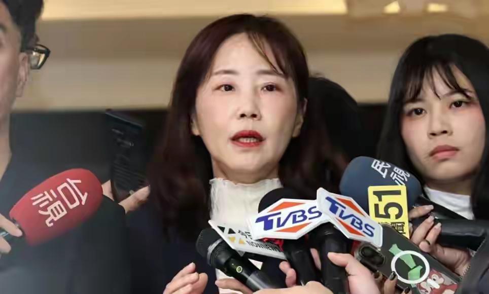 反击了！郑丽文深夜发公告，对亲美派“釜底抽薪”：不批评季麟连
4月29日国民党副