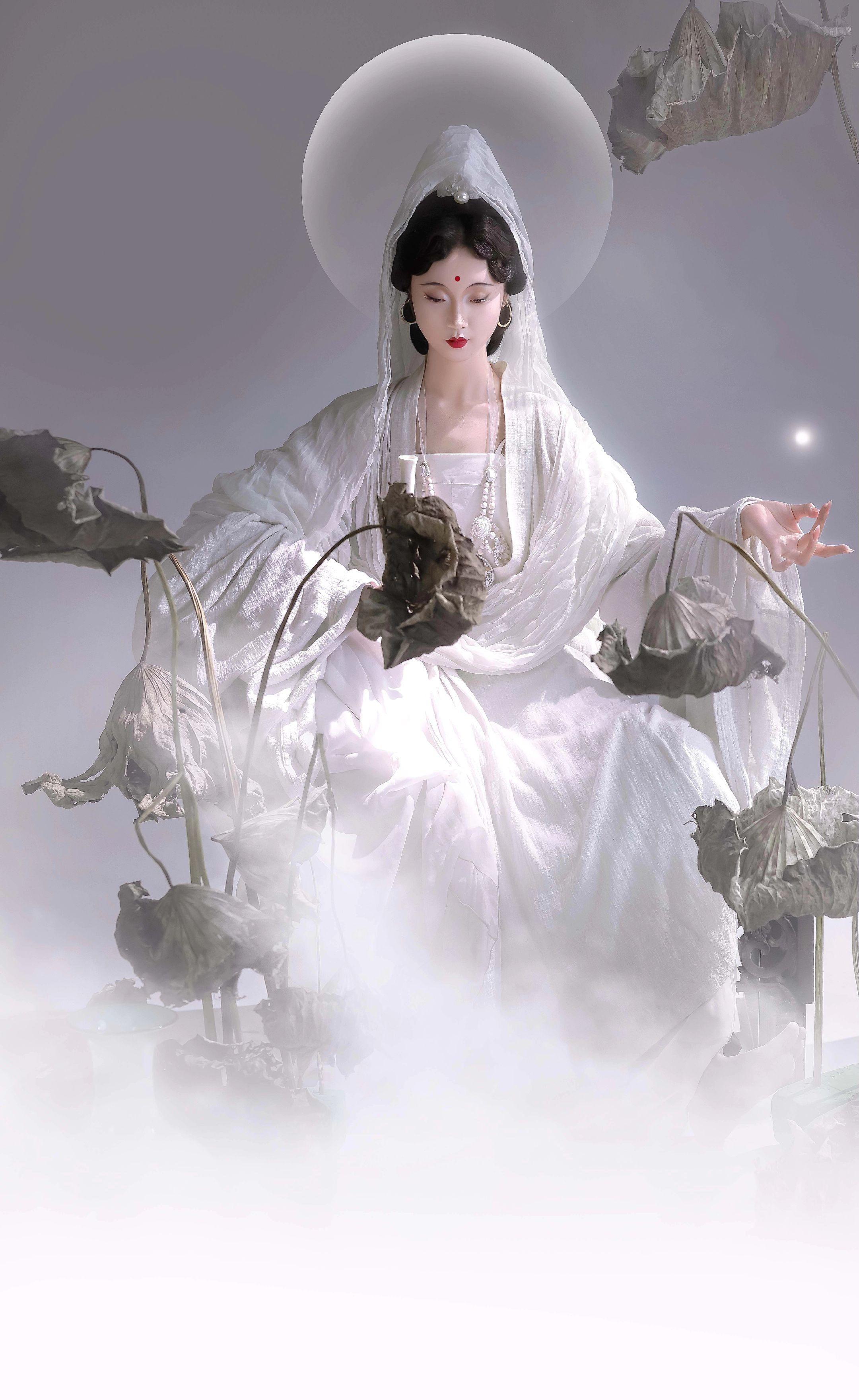 千江有水千江月，万里无云万里天。白瓷观音