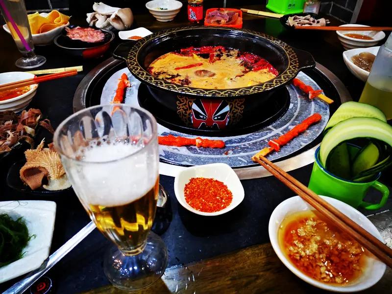 今日开销记账 今天好好记了下账，这开销真是让人肉疼。早餐买了个煎饼果子，花了 8