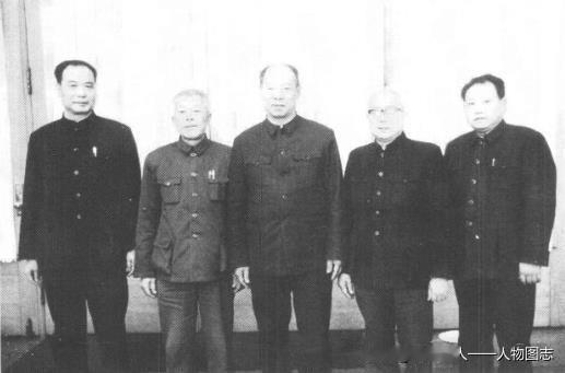 彭真与王芳、吴振英、叶子龙、李银桥合影(1979年)