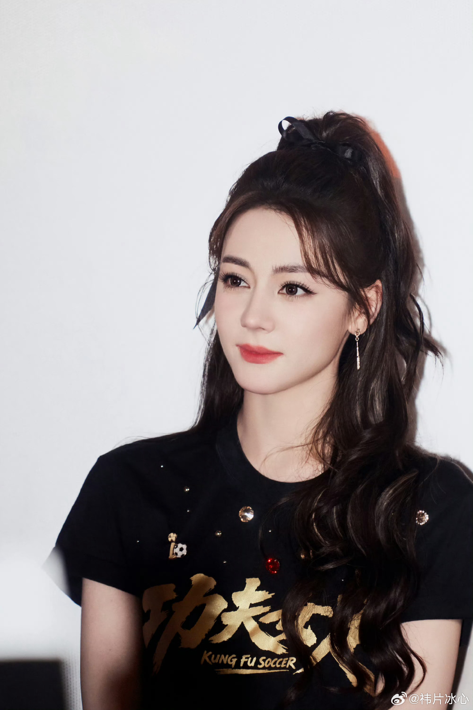 迪丽热巴vogue明天发布迪丽热巴vogue杂志推迟迪丽热巴vogue杂志推迟好